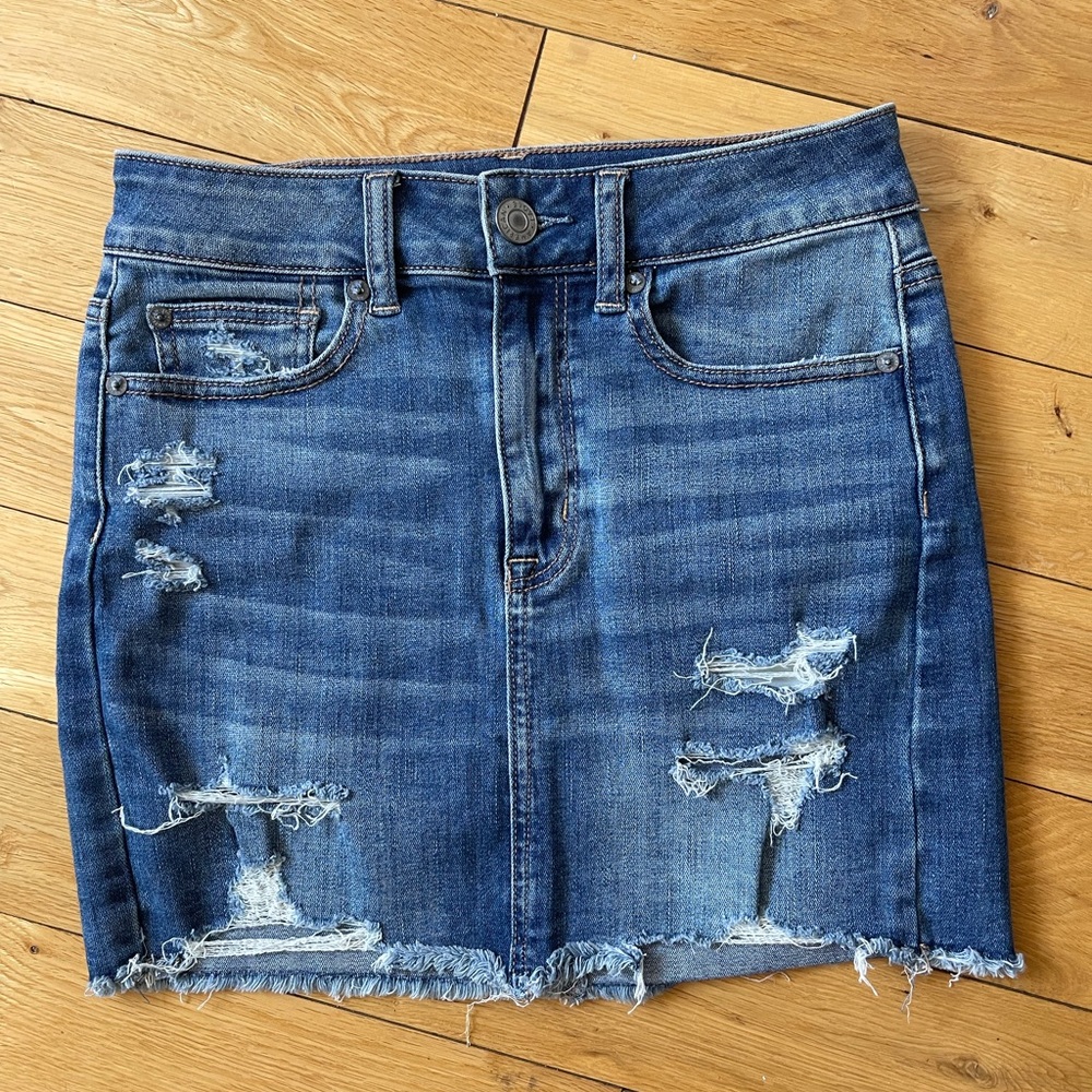 High rise American eagle skirt stretchy, size 2